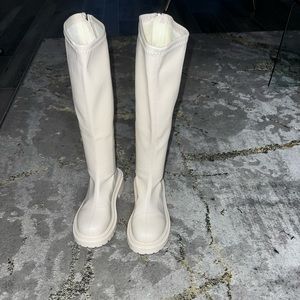 Back Zip Classic Boot